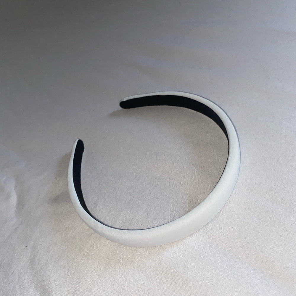 white hair band / head band